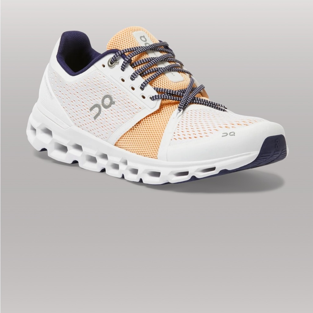 On Running cloudstratus white/almond